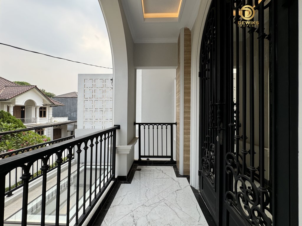 rumah kolam renang di jagakarsa jakarta selatan jl Melati