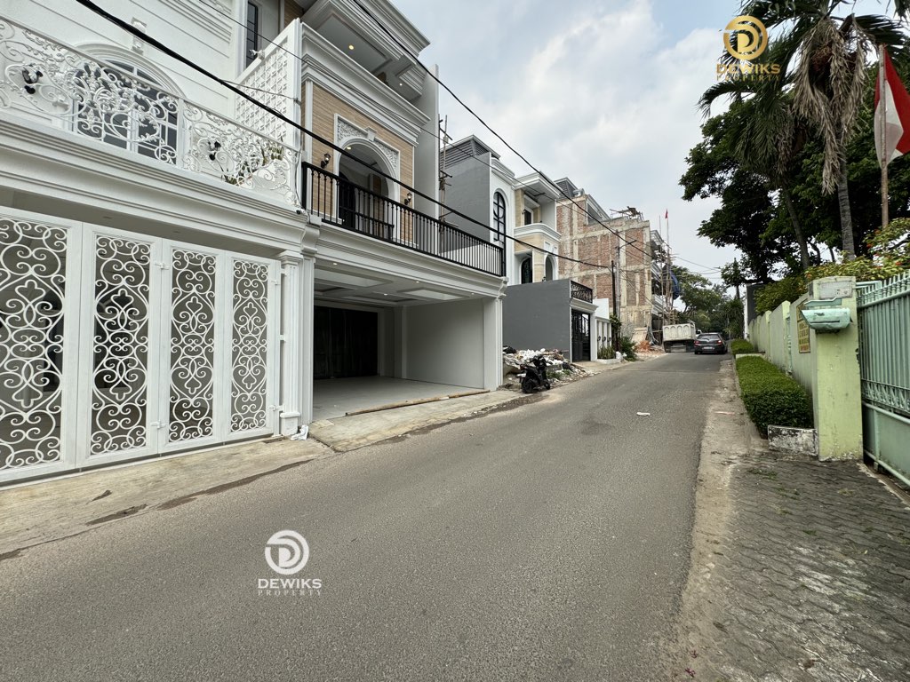 rumah kolam renang di jagakarsa jakarta selatan jl Melati