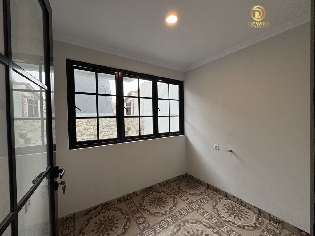 rumah privat pool di jagakarsa jl melinjo