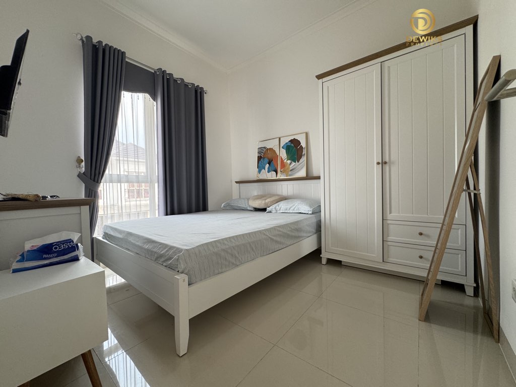 rumah fully furnished di grand wisata lt 84m2